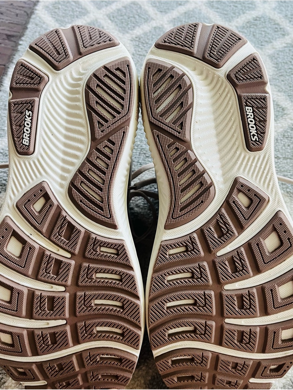 Brooks Ghost 17’s - Picture 2 of 2